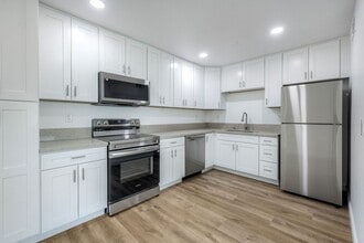 The Village at La Mesa in La Mesa, CA - Foto de edificio - Interior Photo