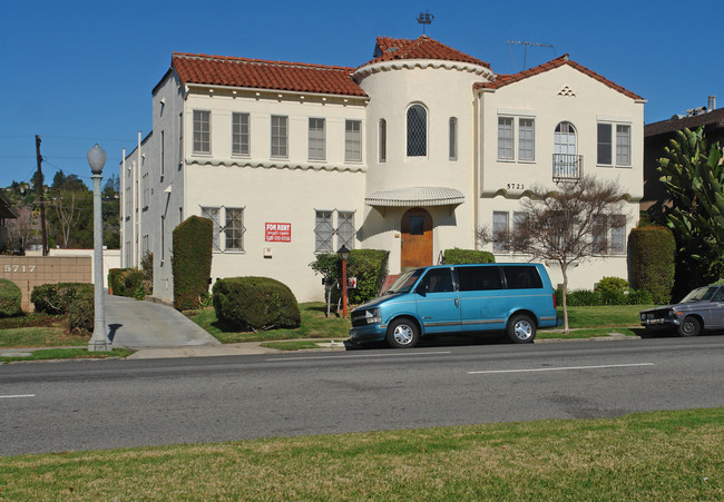 5723 Huntington Dr N in Los Angeles, CA - Foto de edificio - Building Photo