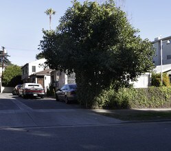 14335 Sylvan St in Van Nuys, CA - Foto de edificio - Building Photo