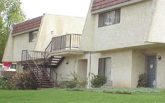 42 Kansas St in Redlands, CA - Building Photo