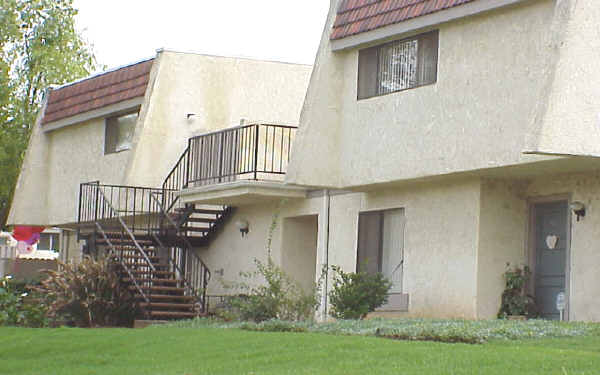 42 Kansas St in Redlands, CA - Foto de edificio