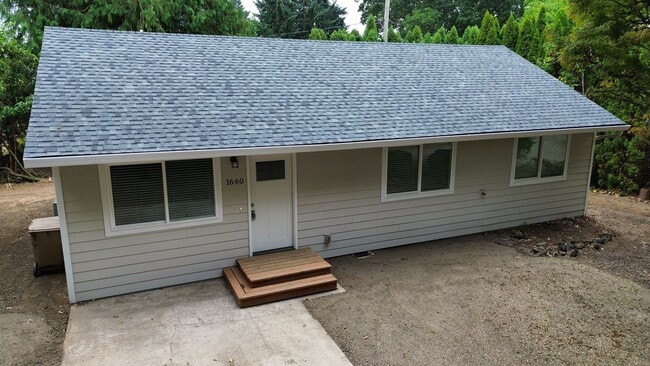property at 1660 SE Oak Grove Blvd