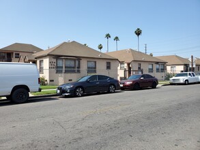 7900 S Figueroa St in Los Angeles, CA - Building Photo - Building Photo