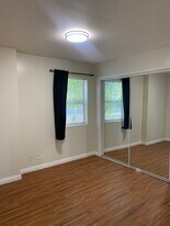 22636 Oxnard St in Woodland Hills, CA - Building Photo