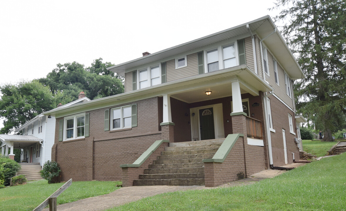 144 Oakland Cir in Canton, NC - Building Photo