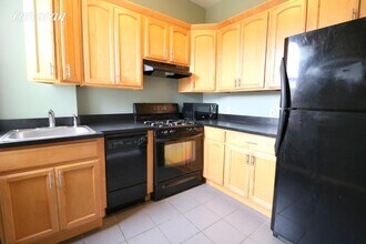 33-12 28th St in Queens, NY - Building Photo - Building Photo