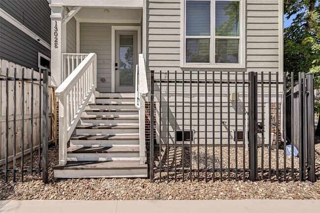 1302 W 24th St in Houston, TX - Foto de edificio - Building Photo