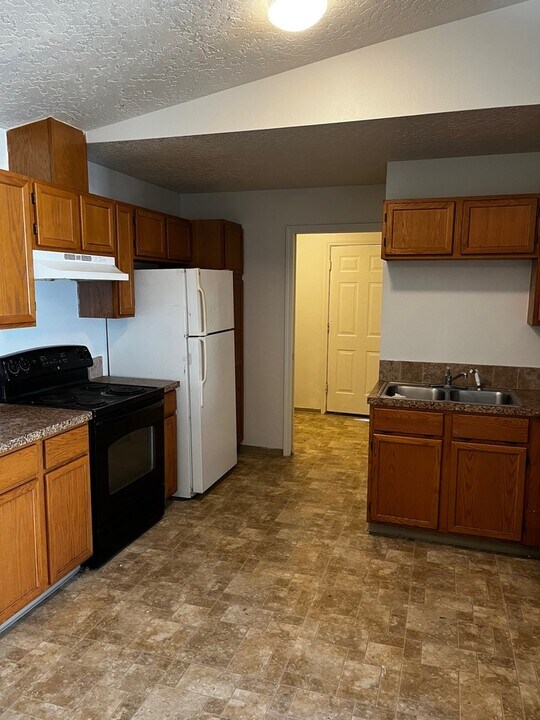 1922 N Fawnwood Ct in Nampa, ID - Building Photo