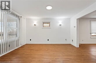 5292 Bridge St in Niagara Falls, ON - Foto de edificio - Building Photo