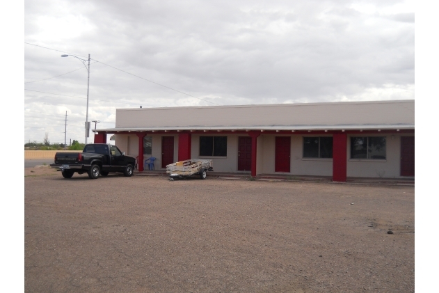 719 E Third St in Winslow, AZ - Foto de edificio - Building Photo