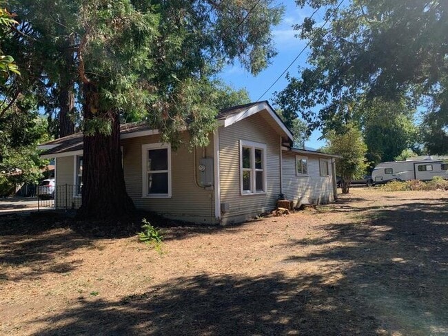 1465 Fruitdale Dr in Grants Pass, OR - Building Photo - Building Photo