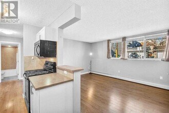 110-124 24 Ave SW in Calgary, AB - Building Photo - Building Photo
