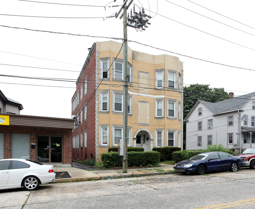 30 Montauk Ave in New London, CT - Building Photo