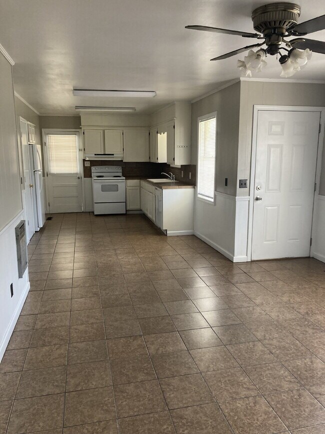 204 Patterson St in Paris, TN - Building Photo - Building Photo