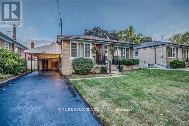 37 Tremelly Crescent in Toronto, ON - Building Photo - Building Photo