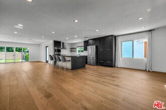5318 Bellaire Ave in Los Angeles, CA - Building Photo - Building Photo