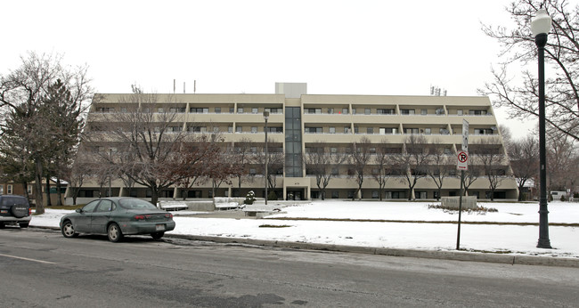 Romney Plaza in Salt Lake City, UT - Building Photo - Building Photo