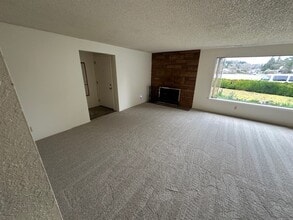 107 N St SE, Unit A in Auburn, WA - Foto de edificio - Building Photo