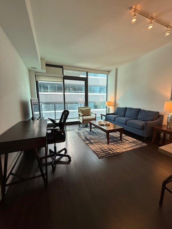 3380 Peachtree Rd NE in Atlanta, GA - Foto de edificio - Building Photo