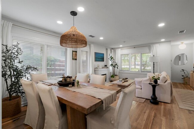 property at 3004 Oakmont Blvd