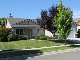 199 Mississippi Dr in Yuba City, CA - Building Photo