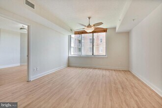 1020 N Highland St in Arlington, VA - Foto de edificio - Building Photo