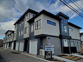 250 Nickel Rd in Kelowna, BC - Building Photo