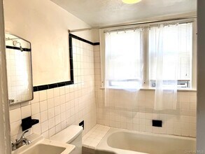 1573 9th St in West Babylon, NY - Building Photo - Building Photo