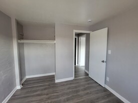 1819 Garfield Rd in East Cleveland, OH - Building Photo