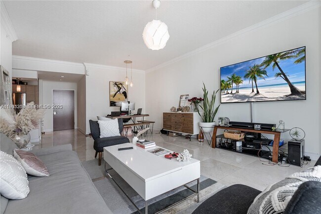 31 SE 5th St, Unit 3716 in Miami, FL - Foto de edificio - Building Photo