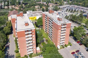 610 Lake St in St Catharines, ON - Building Photo