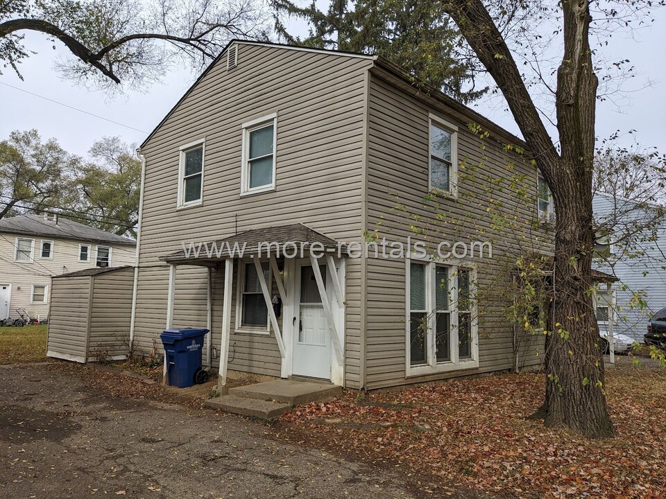 733-735-735 Valerie Ln in Whitehall, OH - Foto de edificio