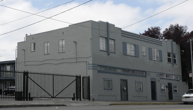 5549 Foothill Blvd in Oakland, CA - Building Photo - Building Photo