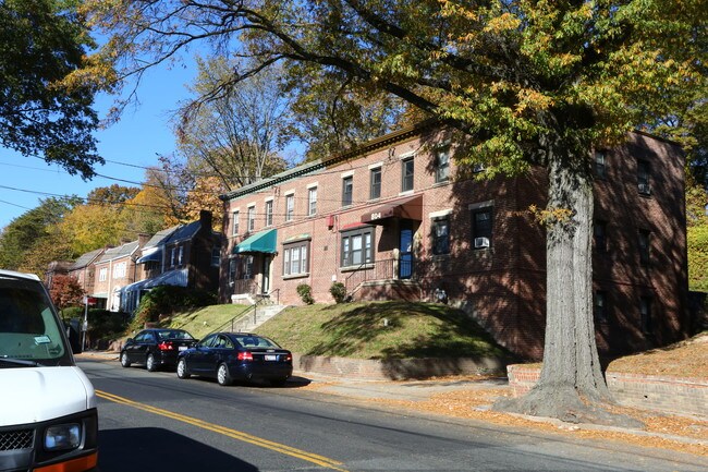 800 Taylor St NE in Washington, DC - Building Photo - Building Photo