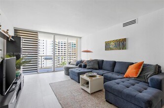 5600 Collins Ave in Miami Beach, FL - Foto de edificio - Building Photo