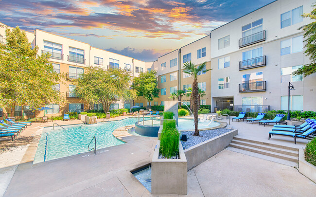 MAA Las Colinas in Irving, TX - Foto de edificio - Building Photo