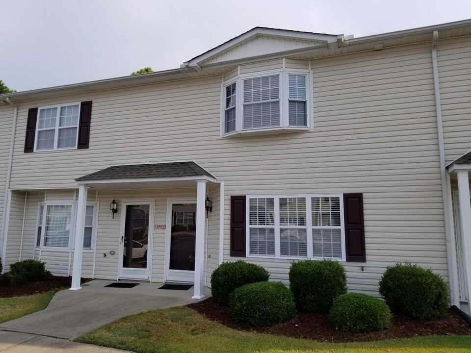 2136 Flagstone Ct in Greenville, NC - Building Photo