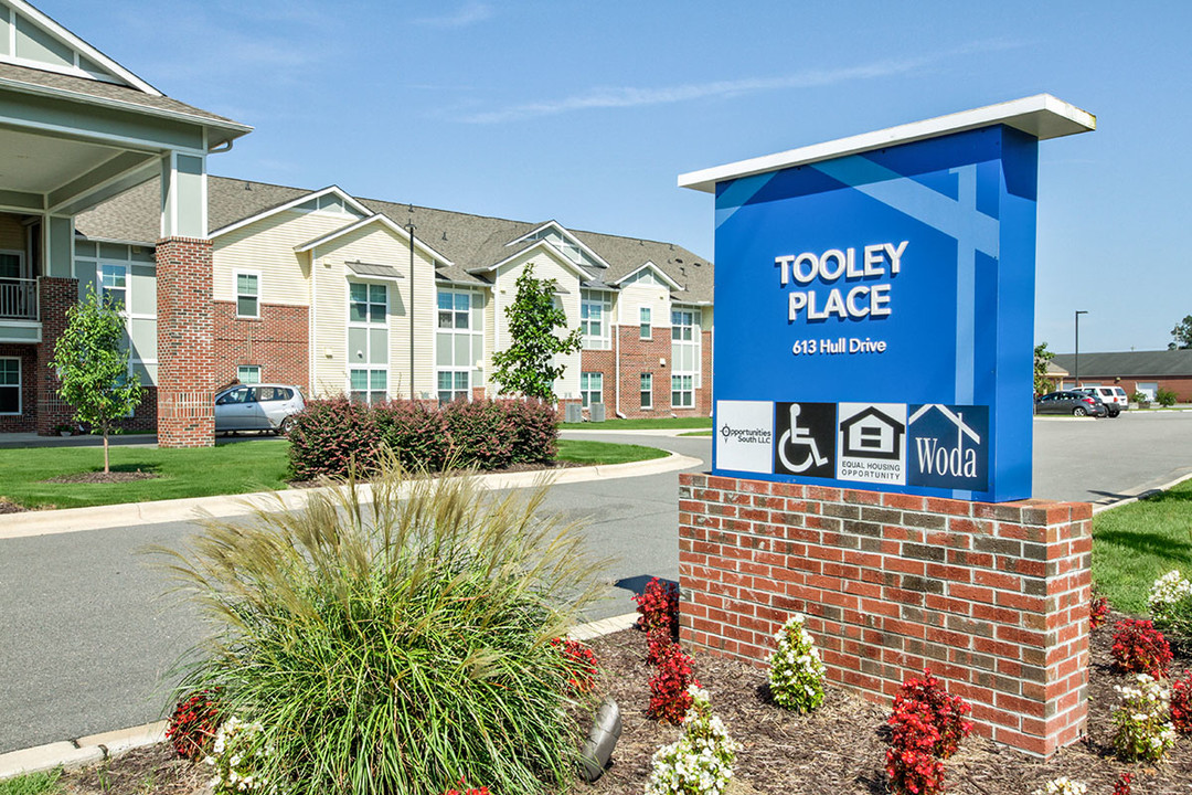 Tooley Place in Elizabeth City, NC - Building Photo