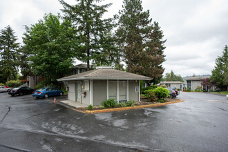 Villa Marina in Redmond, WA - Foto de edificio - Building Photo