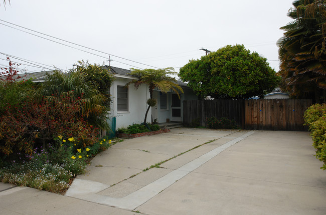 61-65 S Santa Rosa St in Ventura, CA - Building Photo - Building Photo