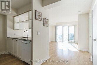 125 Village Green Square in Toronto, ON - Building Photo - Building Photo