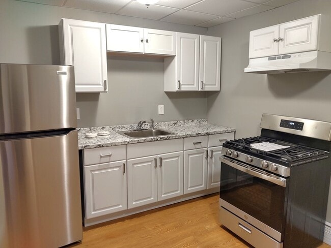 86-88 Lawn Avenue, Unit Unit #2 in Pawtucket, RI - Building Photo - Building Photo