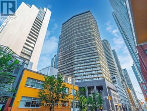 125-3125 Peter St in Toronto, ON - Building Photo - Building Photo