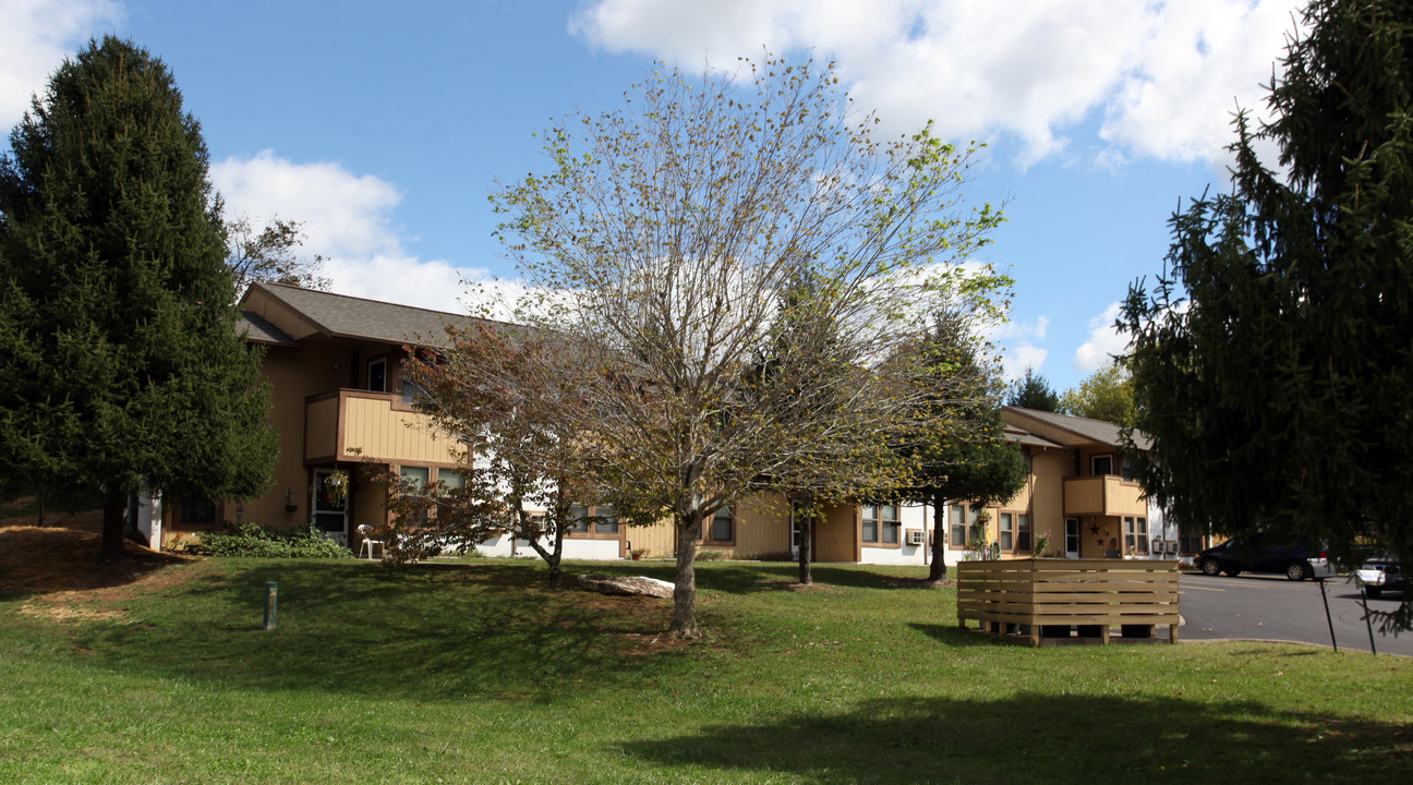 Braxton Manor in Gassaway, WV - Building Photo