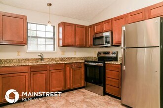 4002 Harmony Dr in Indianapolis, IN - Foto de edificio - Building Photo