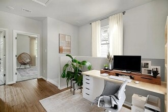 301 Eastland St in Cleburne, TX - Building Photo - Building Photo