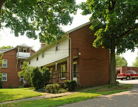 28-46 N Yorkshire Blvd in Youngstown, OH - Foto de edificio - Building Photo