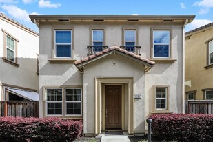 1591 Sylvia St in Hayward, CA - Building Photo