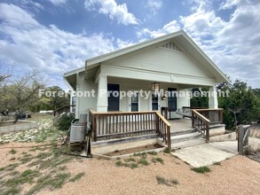 489 Deer Creek W in Pipe Creek, TX - Building Photo - Building Photo