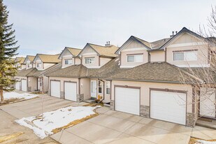 61 Millview SW in Calgary, AB - Building Photo